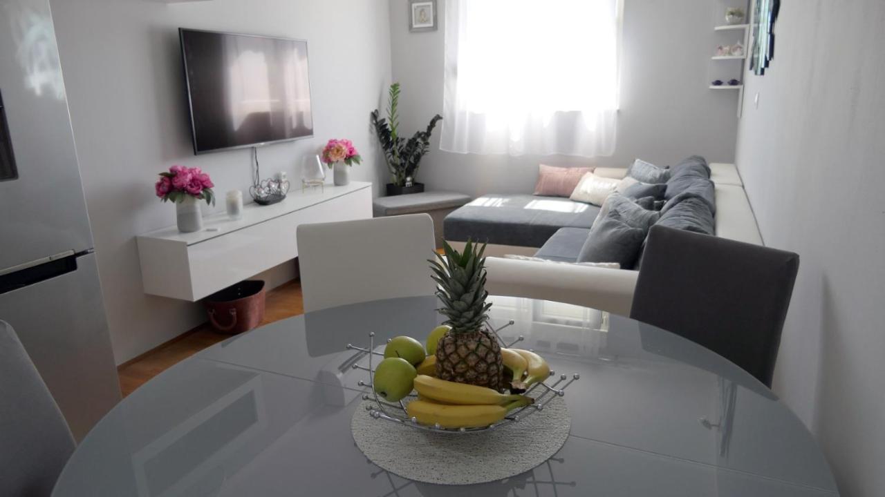 Apartman *Sanja* Omis Appartement Buitenkant foto