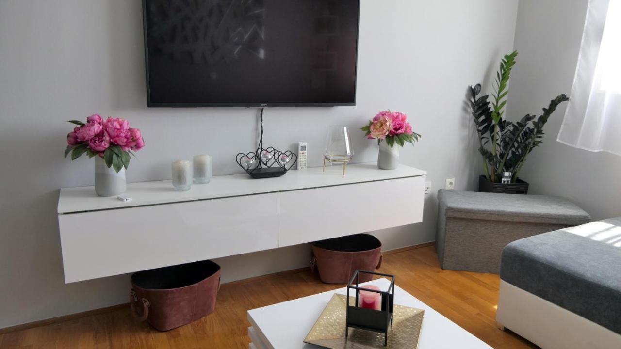 Apartman *Sanja* Omis Appartement Buitenkant foto