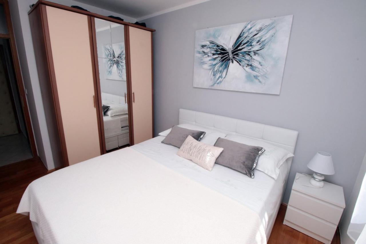 Apartman *Sanja* Omis Appartement Buitenkant foto